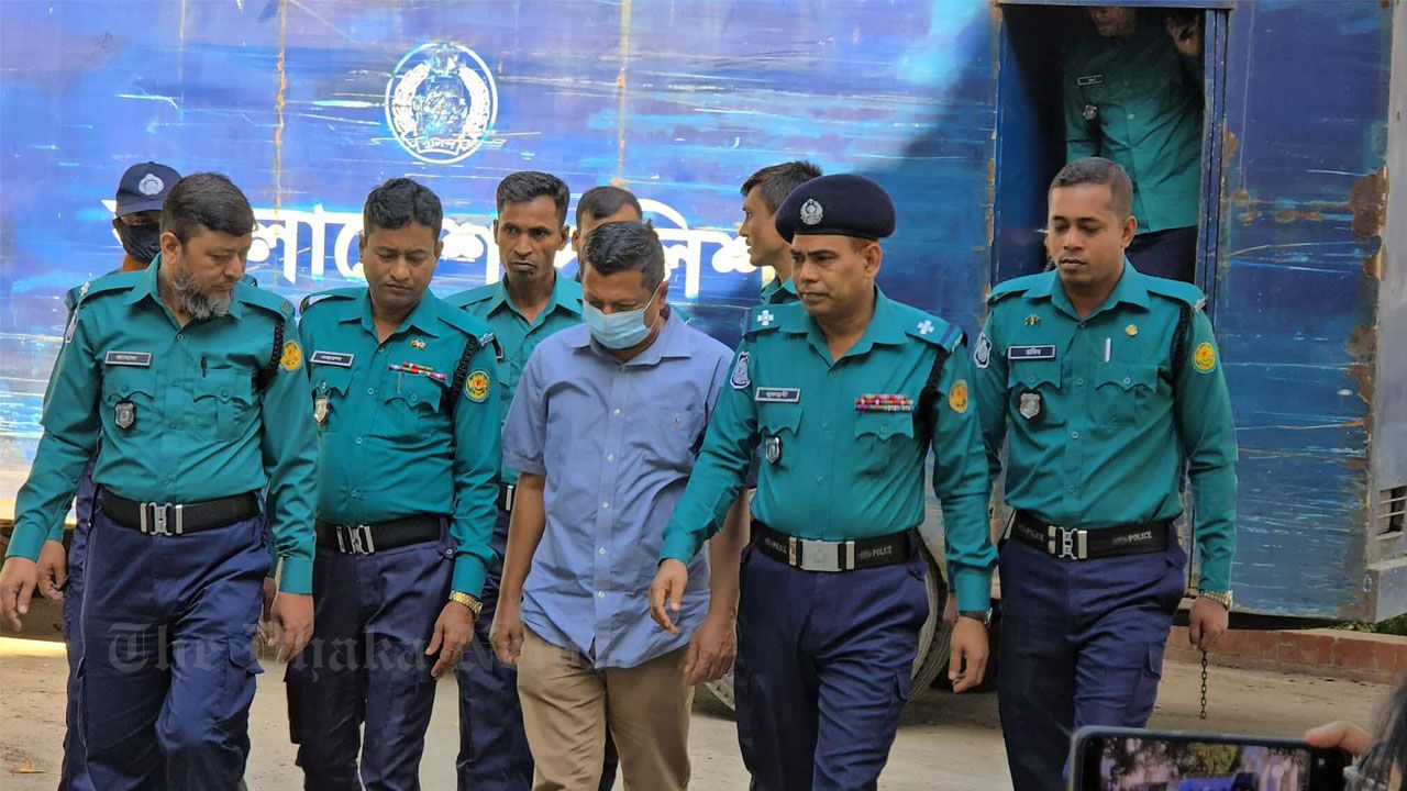 Former IGP Abdullah Al-Mamun Enters Tribunal with Head Down